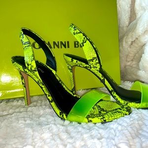 Gianni Bini snake skin heels